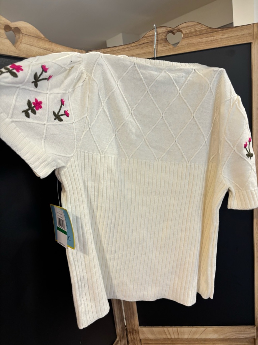 CeCe Cream Knit Top with Pink Floral Embroidery 💯 cotton - Picture 4 of 7